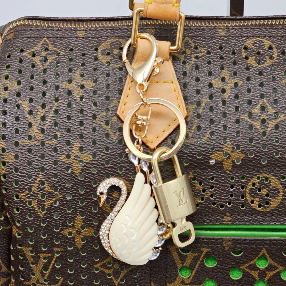 LV Gold Padlock Authentic 🔑 Luxury Bag Charm w/ Unbranded Swan Keychain - Picture 9 of 10